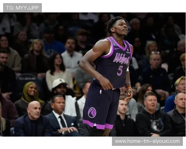 NBA爱德华兹轻盈拉杆突破赢得掌声